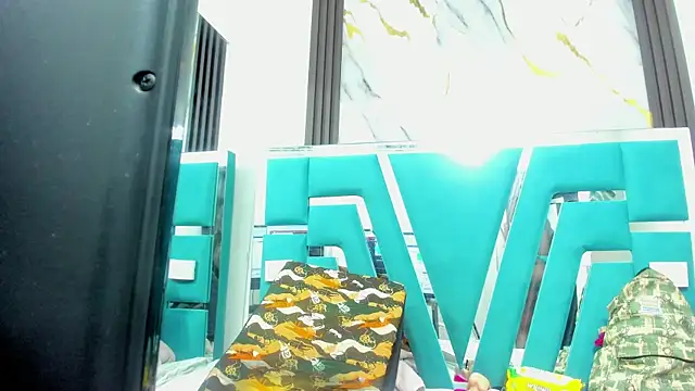 mia alvares online show from 09.10.25