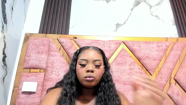 Snapshot of mia_alvares chatting on 05.09.26 mia alvares online show from 05.09.26