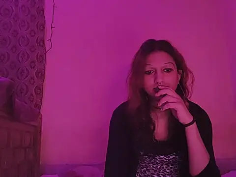 Snapshot of MmmMonikaBabie chatting on 01.20.25 MmmMonikaBabie online show from 01.20.25