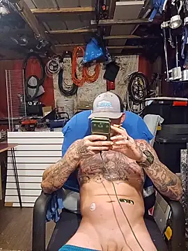 Snapshot of jtw14 chatting on 09.27.25 jtw14 online show from 09.27.25