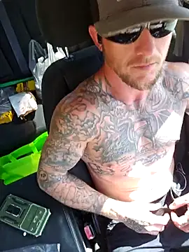 Snapshot of jtw14 chatting on 10.10.25 jtw14 online show from 10.10.25