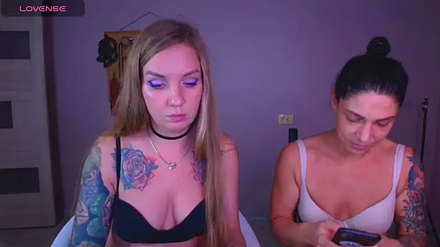 Carrie Moonshine online show from 11.03.25