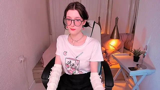 Snapshot of Lil_Melanie_ chatting on 01.18.25 Lil Melanie online show from 01.18.25