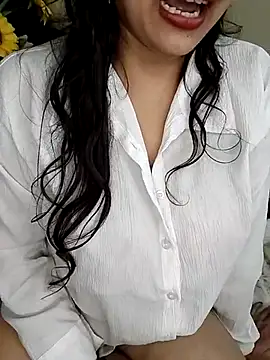 Snapshot of kaamuk_shweta chatting on 10.04.25 kaamuk shweta online show from 10.04.25