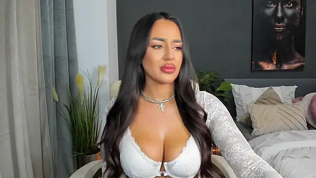 Snapshot of Sonia__Rey chatting on 10.12.25 Sonia Rey online show from 10.12.25