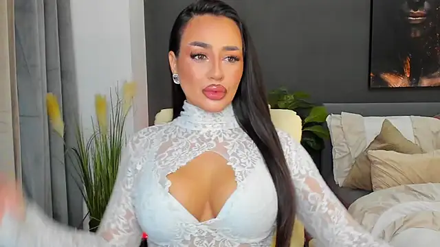 Snapshot of Sonia__Rey chatting on 11.11.25 Sonia Rey online show from 11.11.25