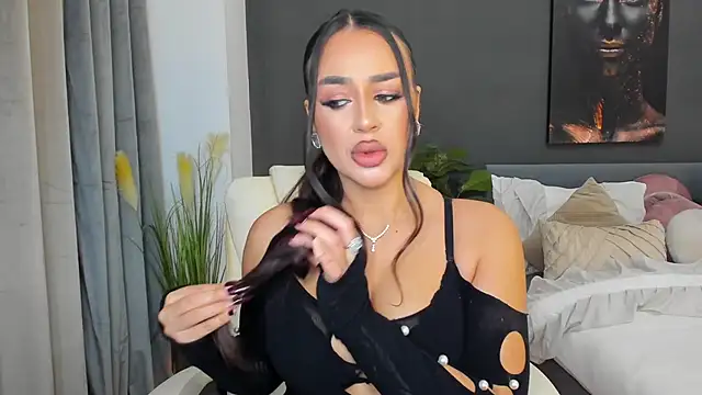 Snapshot of Sonia__Rey chatting on 11.15.25 Sonia Rey online show from 11.15.25