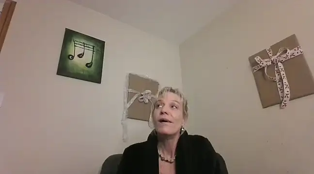 Snapshot of AddieAssets chatting on 12.23.24 AddieAssets online show from 12.23.24