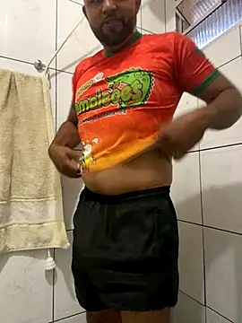 Snapshot of Sheik_z_o chatting on 10.05.25 Sheik z o online show from 10.05.25