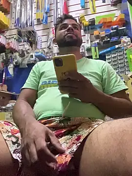 Snapshot of Sheik_z_o chatting on 10.17.25 Sheik z o online show from 10.17.25