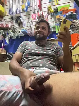 Snapshot of Sheik_z_o chatting on 11.03.25 Sheik z o online show from 11.03.25