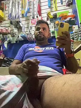 Snapshot of Sheik_z_o chatting on 11.11.25 Sheik z o online show from 11.11.25