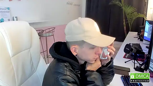 smallgiant27 online show from 10.08.25