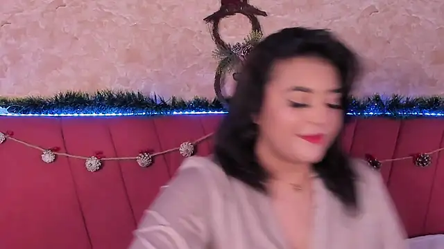 Snapshot of LorenaStevens chatting on 12.31.24 LorenaStevens online show from 12.31.24