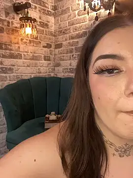 Snapshot of EmaSky chatting on 11.06.25 EmaSky online show from 11.06.25