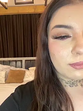 Snapshot of EmaSky chatting on 11.07.25 EmaSky online show from 11.07.25