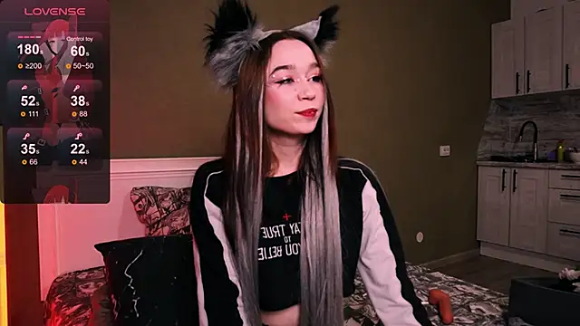 Snapshot of Kimiko__ chatting on 10.13.25 Kimiko online show from 10.13.25