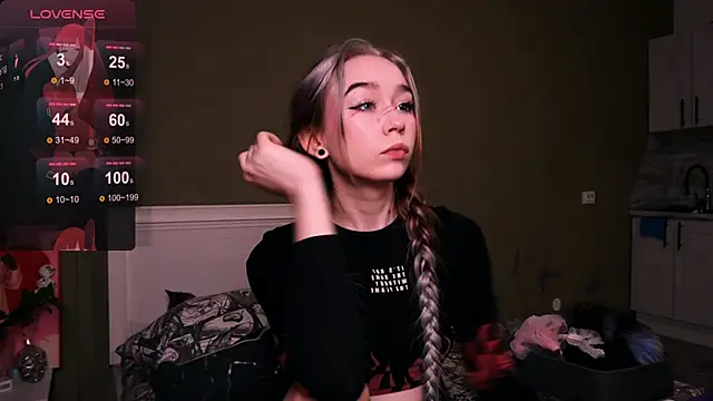 Snapshot of Kimiko__ chatting on 10.25.25 Kimiko online show from 10.25.25