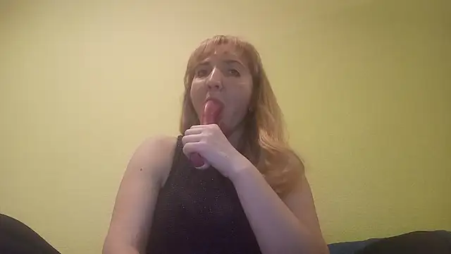 Snapshot of EstrellaWalters chatting on 12.26.24 EstrellaWalters online show from 12.26.24