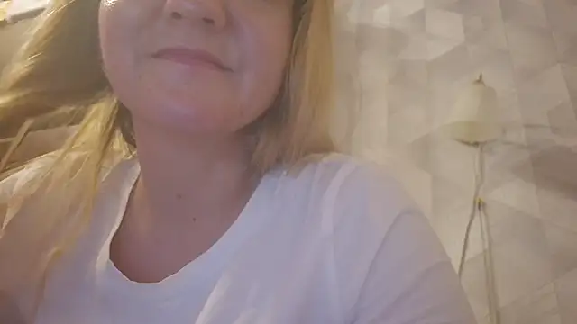 Snapshot of EstrellaWalters chatting on 11.08.25 EstrellaWalters online show from 11.08.25