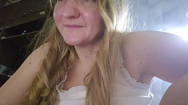 EstrellaWalters online show from 12.18.25