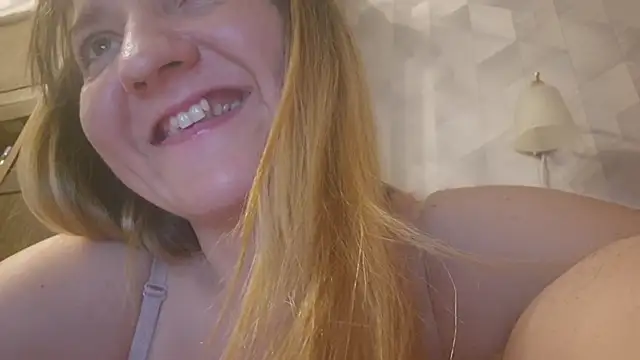 Snapshot of EstrellaWalters chatting on 05.19.26 EstrellaWalters online show from 05.19.26