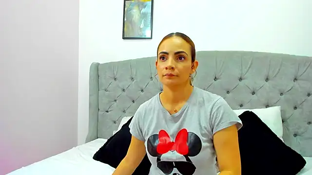 Snapshot of Valesskahall chatting on 12.30.24 Valesskahall online show from 12.30.24