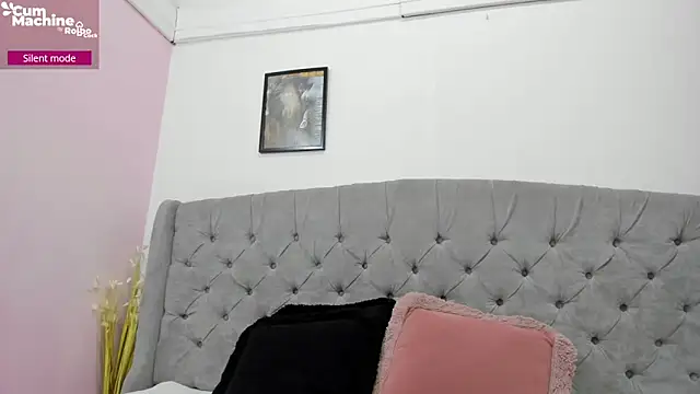 Snapshot of Valesskahall chatting on 10.30.25 Valesskahall online show from 10.30.25