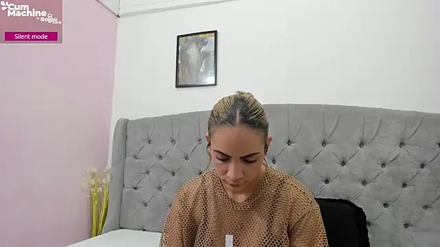 Snapshot of Valesskahall chatting on 11.04.25 Valesskahall online show from 11.04.25