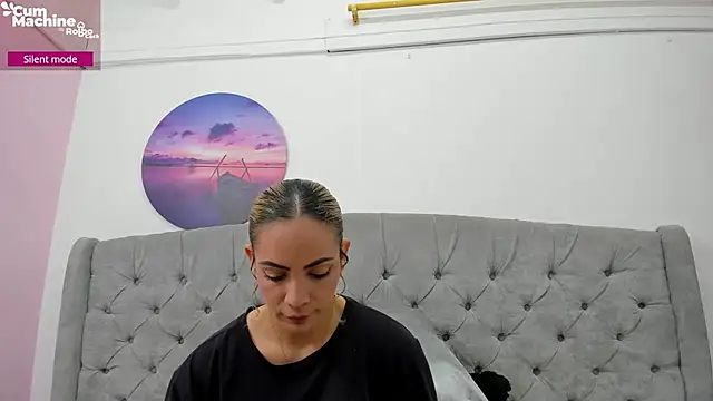 Snapshot of Valesskahall chatting on 11.07.25 Valesskahall online show from 11.07.25