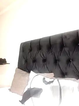 Dark Berry 26 online show from 11.26.25