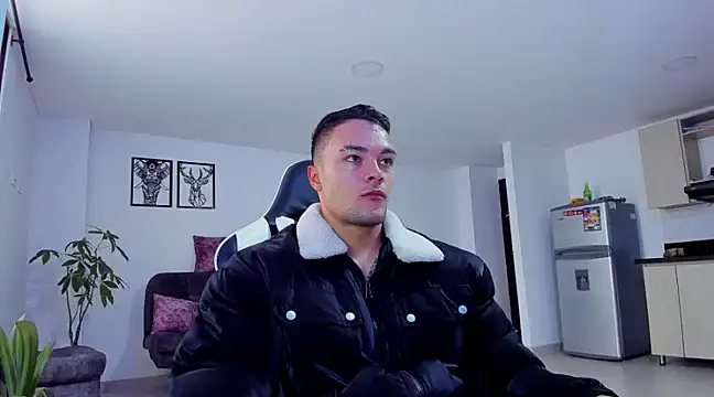 Snapshot of alexander_collin02 chatting on 01.08.25 alexander collin02 online show from 01.08.25