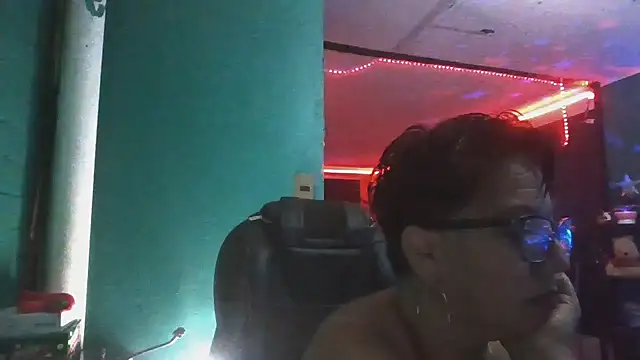 Snapshot of TRISH_MILF chatting on 12.13.24 TRISH MILF online show from 12.13.24