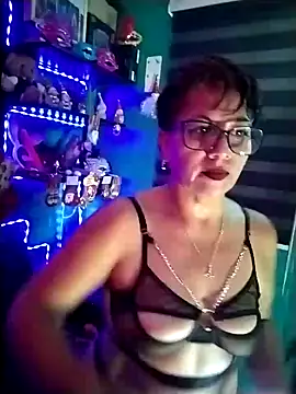 Snapshot of TRISH_MILF chatting on 12.19.24 TRISH MILF online show from 12.19.24