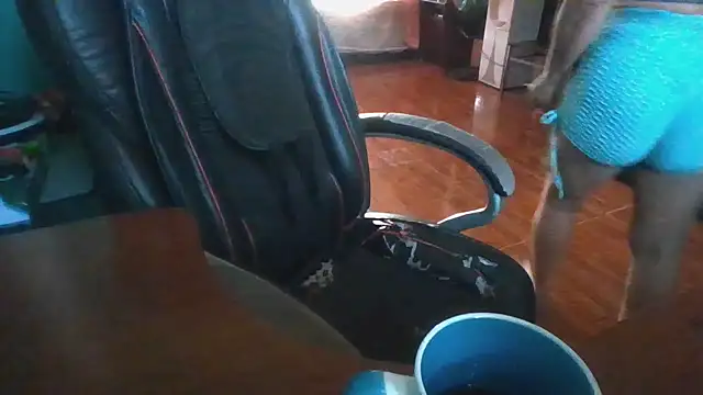 Snapshot of TRISH_MILF chatting on 12.27.24 TRISH MILF online show from 12.27.24