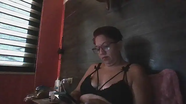 Snapshot of TRISH_MILF chatting on 01.03.25 TRISH MILF online show from 01.03.25