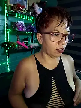 Snapshot of TRISH_MILF chatting on 01.06.25 TRISH MILF online show from 01.06.25