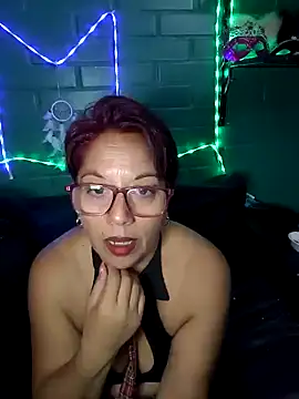 Snapshot of TRISH_MILF chatting on 02.05.25 TRISH MILF online show from 02.05.25