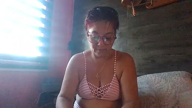 Snapshot of TRISH_MILF chatting on 02.24.25 TRISH MILF online show from 02.24.25