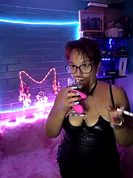 Snapshot of TRISH_MILF chatting on 03.23.25 TRISH MILF online show from 03.23.25