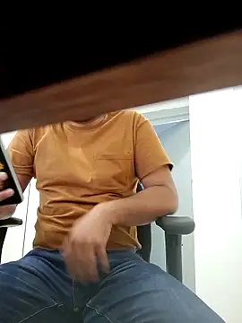 Snapshot of friendsloversex chatting on 11.18.25 friendsloversex online show from 11.18.25