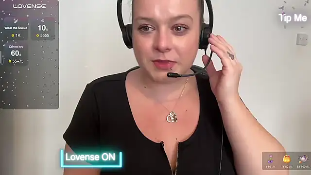 NaughtyWifeUK online show from 12.02.24