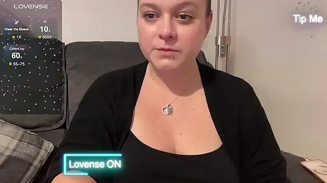 NaughtyWifeUK online show from 12.04.24