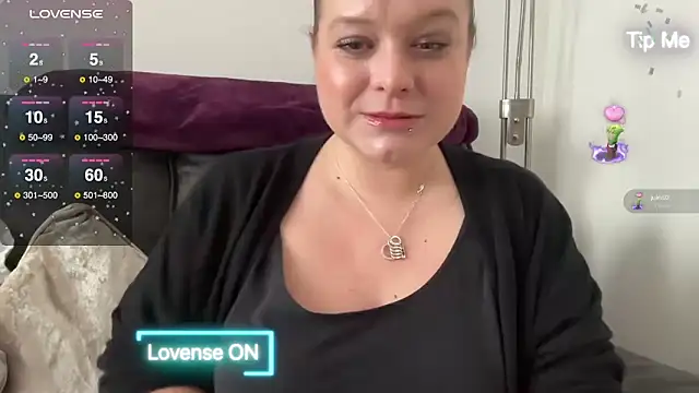 NaughtyWifeUK online show from 12.06.24