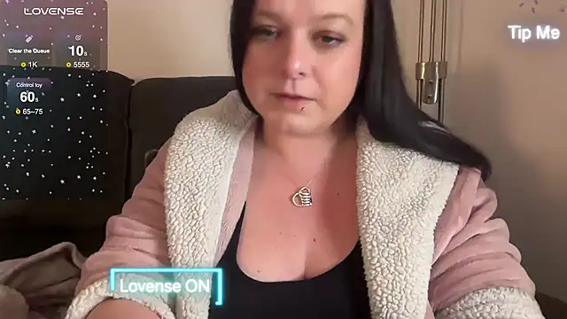 NaughtyWifeUK online show from 02.05.25