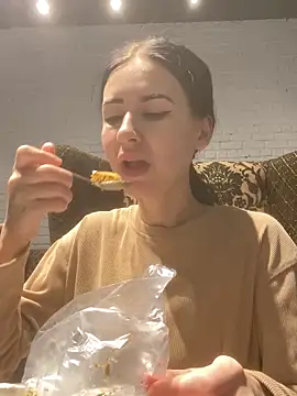 Snapshot of Starry_Siren chatting on 10.30.25 Starry Siren online show from 10.30.25