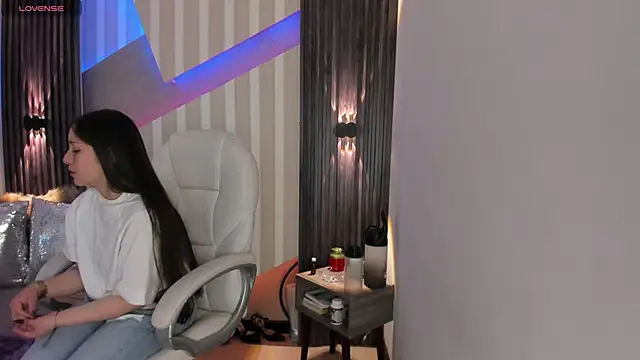 emily layton online show from 02.01.25