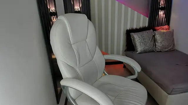 emily layton online show from 09.20.25