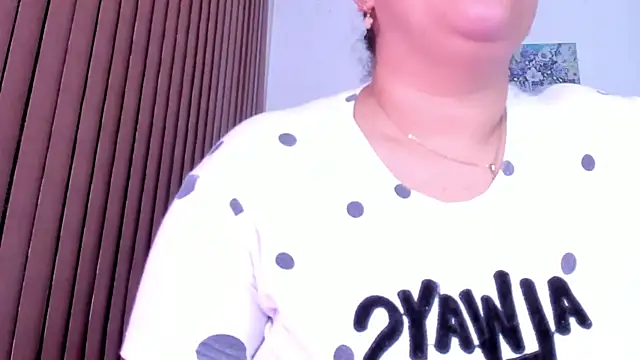 Snapshot of alondrabigtits chatting on 02.28.26 alondrabigtits online show from 02.28.26