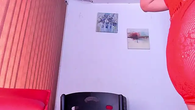 Snapshot of alondrabigtits chatting on 04.15.26 alondrabigtits online show from 04.15.26
